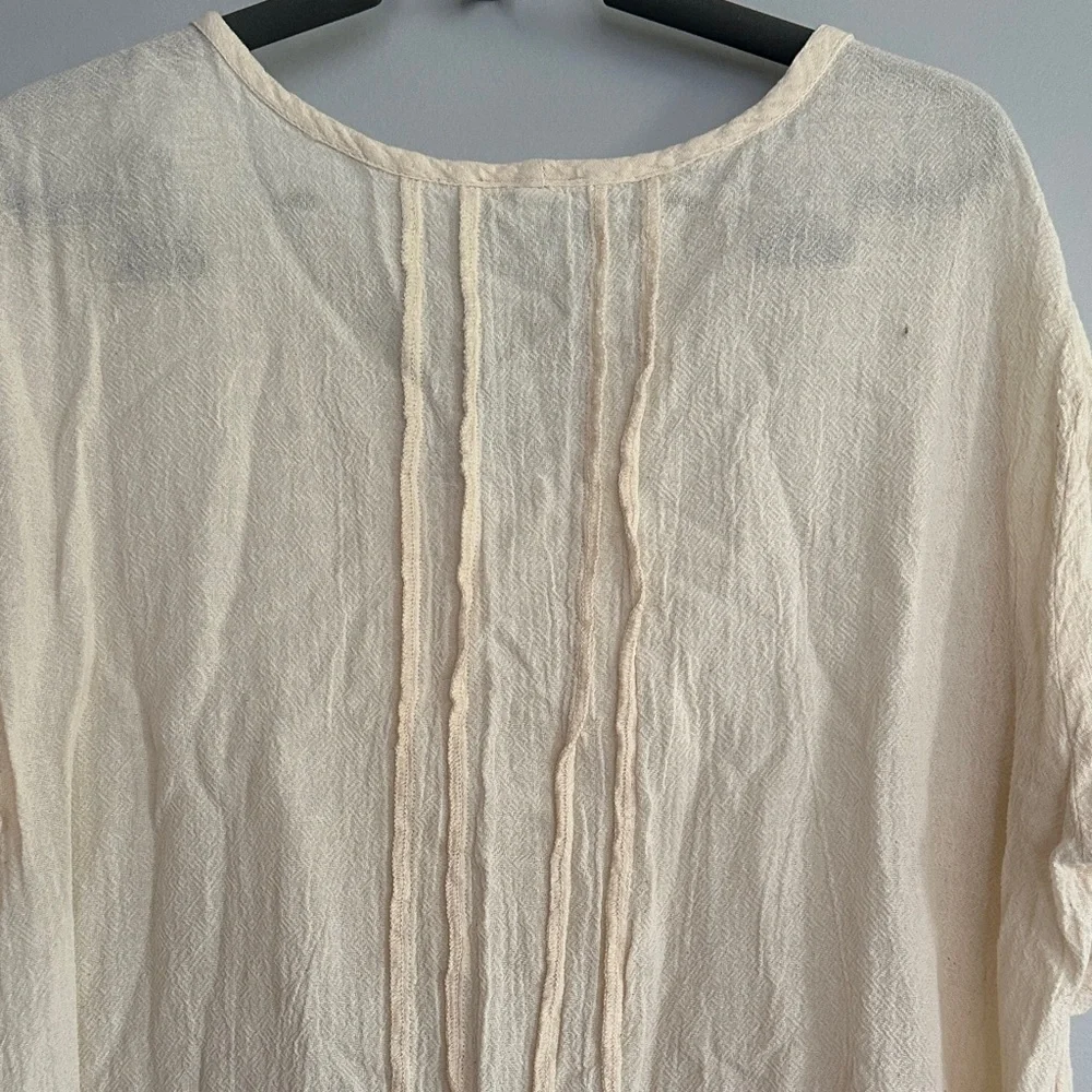 Oh My Gauze! Cream V-Neck Textured Tunic Top size 1 - Picture 10 of 13